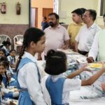 आर्य कन्या इंटर कॉलेज में हाई स्कूल व इंटर की टॉपर छात्राओं का हुआ सम्मान,सैकड़ों छात्राओं को बांटी गई पाठन सामग्री