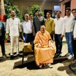 जीवनदीप आश्रम पहुंचे चीनू पंडित, महामंडलेश्वर स्वामी यतीन्द्रानंद गिरि महाराज से लिया आशीर्वाद