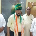 केंद्रीय राज्यमंत्री रामदास अठावले का  हुआ रुडकी आगमन,वरिष्ठ किसान नेता चौधरी सुभाष नंबरदार ने पगड़ी पहनाकर किया स्वागत