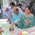 सोमवती अमावस पर सामाजिक संस्था समर्पण द्वारा लगाए गये शिविर में हजारों लोगों को बांटा शरबत,वरिष्ठ समाजसेविका पूजा गुप्ता व डॉ०संजीव अग्रवाल रहे मौजूद
