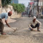 15 अक्टूबर तक गड्ढामुक्त होंगी प्रदेश की सड़कें, डीएम मयूर दीक्षित ने कसी कमर सड़कें गड्ढामुक्त करने को प्रशासन सख्त